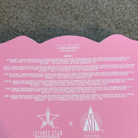 Jeffree Star Pink Pig-Shaped Lipstick Set - Picture 5 of 6